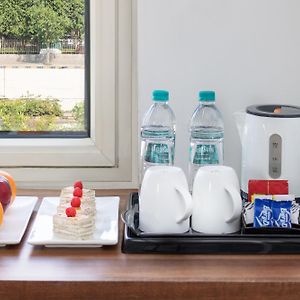 Same Room 4 hrs between 12PM – 6PM same check check out on Food & Soft Beverages at restaurants